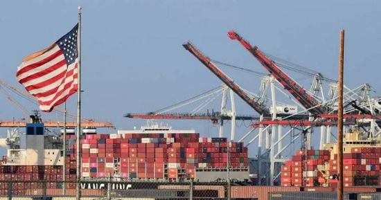 العجز التجاري الأمريكي يهبط لأدنى مستوياته منذ 16 عاماً