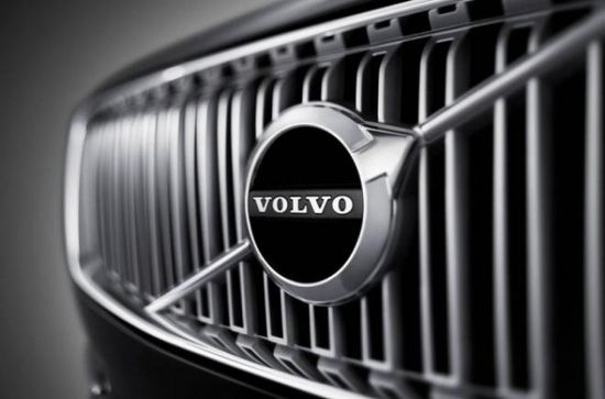 فولفو تستدعي 413 ألف سيارة في أمريكا لإصلاح خلل برمجي