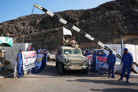 القوات المسلحة تبدأ التموضع خارج العاصمة عدن