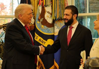 ترامب يطلب من الشرع إنهاء الاشتباكات مع الأكراد   