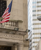 وول ستريت تئن تحت وطأة التهديدات الجمركية