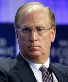 لاري فينك يحذر من "رأسمالية النخبة" وانفصال دافوس عن الواقع