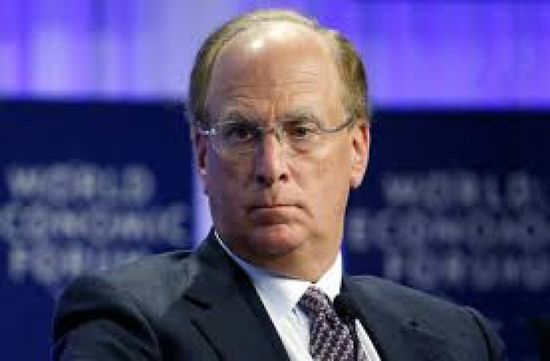 لاري فينك يحذر من "رأسمالية النخبة" وانفصال دافوس عن الواقع