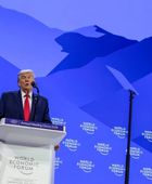 ترامب: نريد غرباً قوياً موحداً.. والأمريكيين كانوا أغبياء حينما تركوا جرينلاند للدنمارك