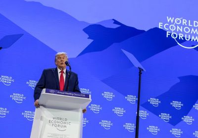 ترامب: نريد غرباً قوياً موحداً.. والأمريكيين كانوا أغبياء حينما تركوا جرينلاند للدنمارك