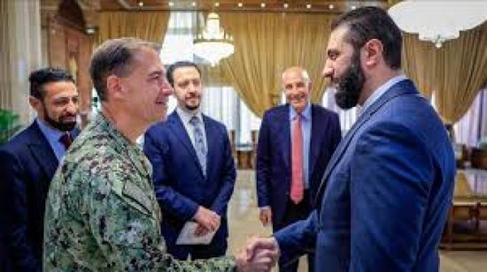 قائد "سنتكوم" يبحث مع الشرع نقل معتقلي داعش