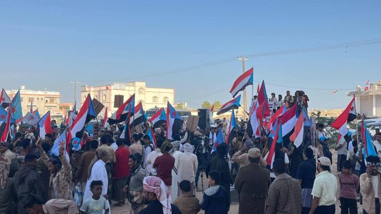 بدء توافد الحشود إلى ساحة الغيضة للمشاركة بمليونية الثبات