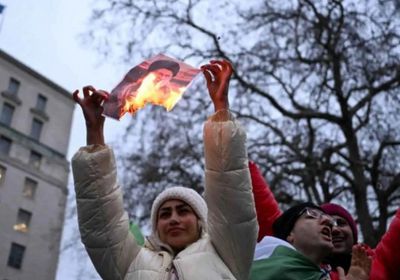 إخلاء الطابق الأول مبنى القنصلية الإيرانية في لندن