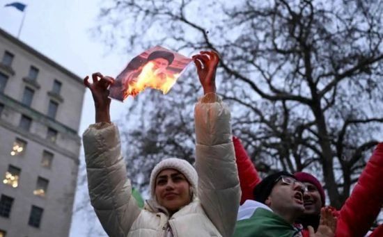 إخلاء الطابق الأول مبنى القنصلية الإيرانية في لندن