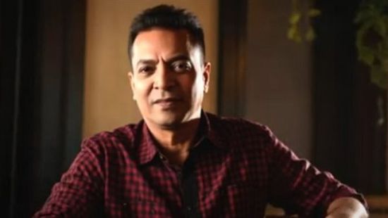 زوجة طارق الشيخ تتهمه بالتعدي عليها جسديًا