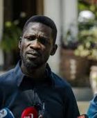 زعيم المعارضة بأوغندا يتهم جنودا بدهم منزله ومحاولة خنق زوجته