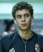 الأهلي المصري يعلن انتقال لاعبه إلى برشلونة