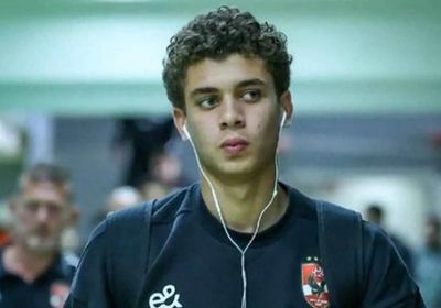 الأهلي المصري يعلن انتقال لاعبه إلى برشلونة