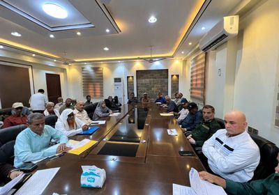 معاوية يناقش سير العمل في مركز الأحوال المدنية بالشيخ عثمان