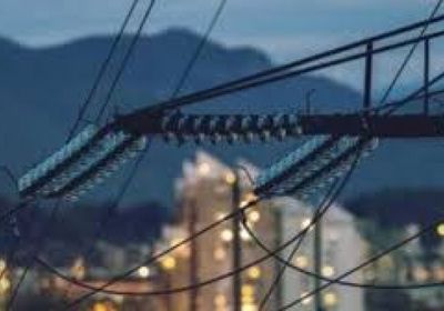 انقطاع الكهرباء لدى أكثر من 600 ألف مستخدم أميركي بسبب العاصفة