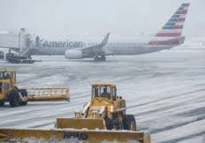 إلغاء آلاف الرحلات الجوية وانقطاع واسع للكهرباء جراء عاصفة في أمريكا