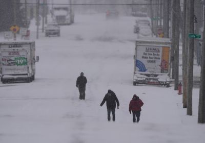 عاصفة شديدة تغرق 250 ألف منزل بالظلام في الولايات المتحدة