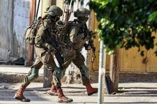 الجيش الإسرائيلي يحقق مع جندي على خلفية فبركة خطف معتقل فلسطيني