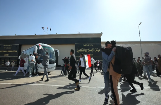 بعفو رئاسي.. الداخلية المصرية تفرج عن آلاف السجناء