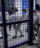 جندي إسرائيلي يبتز عائلة معتقل فلسطيني ويطلب فدية