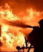 فقدان 5 أشخاص بعد حريق في مصنع أغذية بوسط اليونان