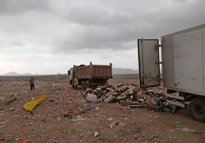 بعد ضبطها بمخزن.. إتلاف 9000 عبوة جبن فاسدة في المنصورة