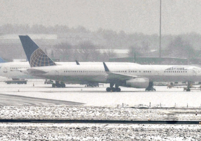 الملايين من الأمريكيين بلا كهرباء وإلغاء آلاف الرحلات