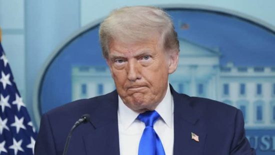 ترامب يهدد إيران بأسطول ضخم بجوارها