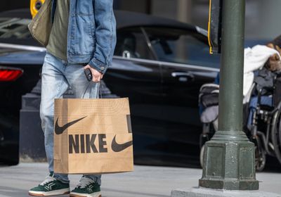 نايكي تسرح 775 موظفًا لتعزيز أرباحها