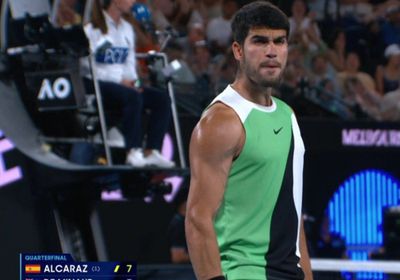 ألكاراز يروض دي مينو ليبلغ قبل نهائي بطولة أستراليا المفتوحة