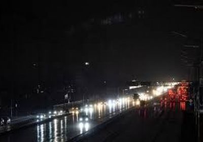 غارات روسية تقتل شخصين في مدينة أوكرانية وتقطع الكهرباء في أخرى