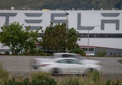 تقليص صامت للقوى العاملة في "تسلا" بألمانيا