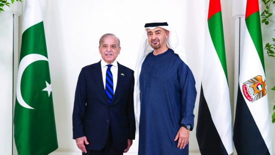 محمد بن زايد يستقبل رئيس باكستان في قصر البحر