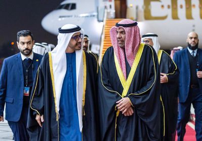 وزير الخارجية الإماراتي يصل الكويت