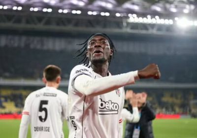 أستون فيلا يضم المهاجم أبراهام قادما من بشكطاش