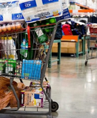 ثقة المستهلك الأمريكي تهوي لأدنى مستوياتها منذ 2014