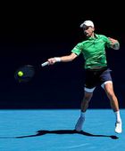 ديوكوفيتش يصعد إلى قبل نهائي ملبورن بارك بعد إصابة موزيتي