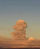 بركان يقذف رمادا بارتفاع آلاف الأمتار في أقصى الشرق الروسي