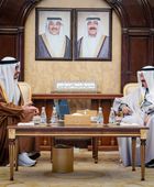 وزير الخارجية الإماراتي يلتقي رئيس الوزراء الكويتي