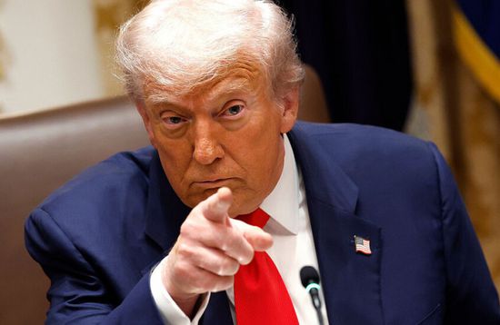 CNN: ترامب يدرس استهداف المواقع النووية الإيرانية