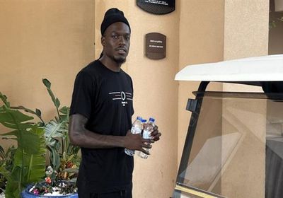 مهاجم الأهلي المصري الجديد يصل القاهرة