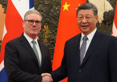 الزعيم الصيني شي يستقبل رئيس الوزراء البريطاني ستارمر في بكين