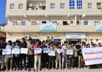 طلاب جامعة سقطرى يطالبون بإعادة فتح أبوابها