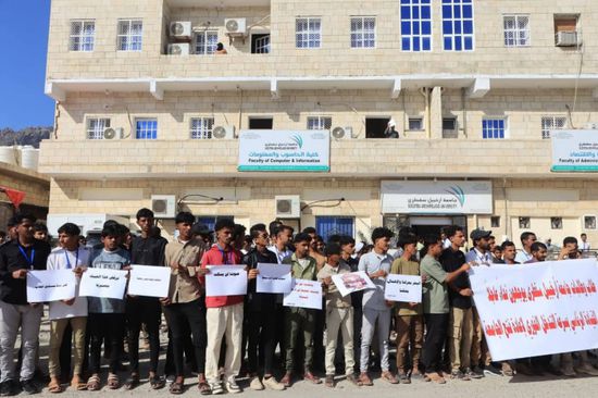 طلاب جامعة سقطرى يطالبون بإعادة فتح أبوابها