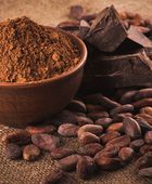 تعافي طفيف لأسعار الكاكاو عالمياً وسط مخاوف من فائض الإنتاج