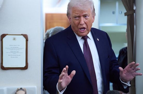 ترامب: أسطول ضخم يتجه نحو إيران.. وإيران تعرف آخر أجل حددته