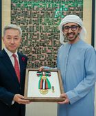 رئيس الإمارات يمنح السفير الصيني وسام زايد الثاني