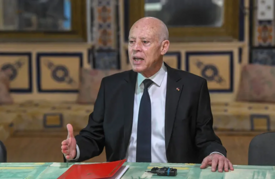 تونس تمدد حالة الطوارئ لمدة سنة