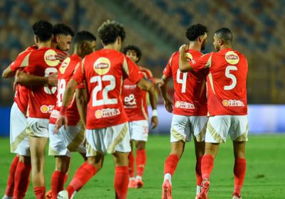 نجم الأهلي السابق يعلن اعتزاله كرة القدم