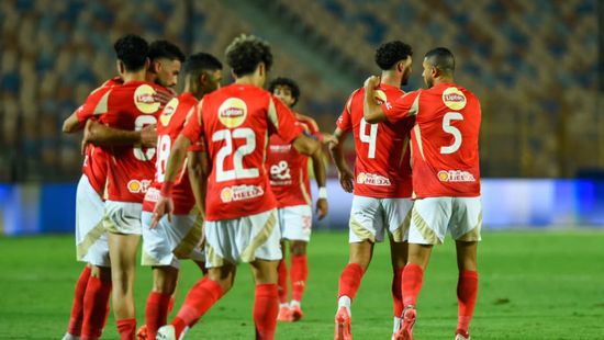 نجم الأهلي السابق يعلن اعتزاله كرة القدم